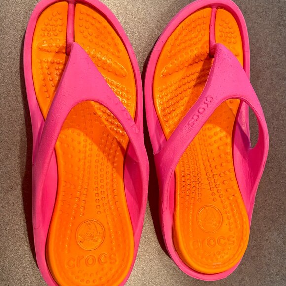 ~~Crocs Thong Flip Flops Pink  Orange Women 8 Men 6 - Picture 1 of 4